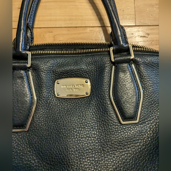 Michael kors purse - Picture 2 of 11